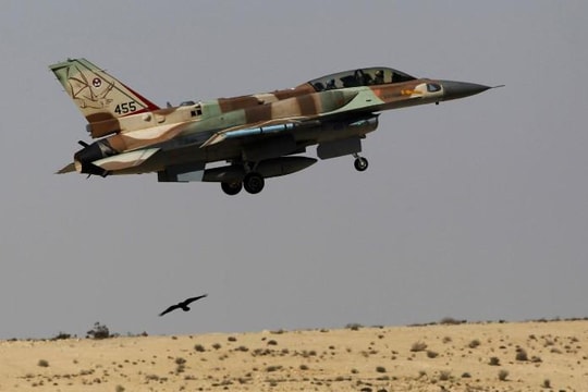 Israel thừa nhận 'lần đầu ngắm bắn mục tiêu sống Iran' ở Syria