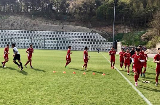 U.19 Việt Nam hăng hái tập luyện trước trận gặp Maroc, Văn Xuân phải nghỉ dài ngày vì chấn thương 
