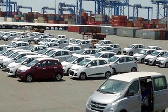 Lượng ô tô nhập khẩu về Việt Nam cao nhất từ đầu năm