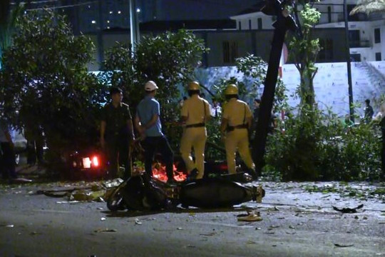 Xe tải tông nhiều xe máy ở trung tâm Sài Gòn, 2 người chết