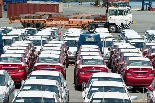 Con số tổng quan về lượng ô tô nhập khẩu vào Việt Nam 6 năm qua
