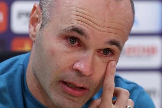 Iniesta nhòa lệ ngày tuyên bố chia tay Barca sau 22 năm phụng sự