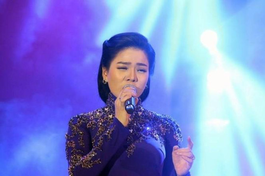 Lệ Quyên hát nhạc Trịnh ở Huế khiến cho 20 ngàn khán giả ‘chết lặng’ 
