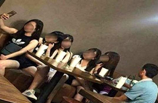 Bị cô gái sang chảnh gài đi ăn với 8 bạn nữ, chàng trai ở Hà Nội xử lý bất ngờ