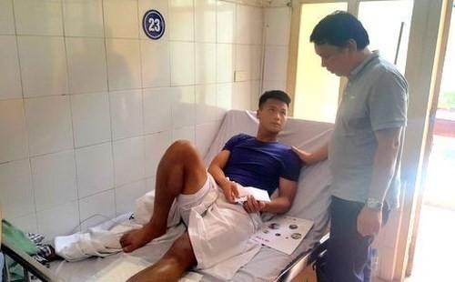 Cầu thủ bị gãy chân của CLB Viettel được xếp phòng điều trị với cán bộ quân đội cao cấp