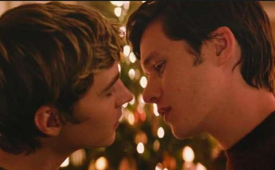 ‘Love, Simon’ và những câu chuyện đồng tính nam cảm động trên phim