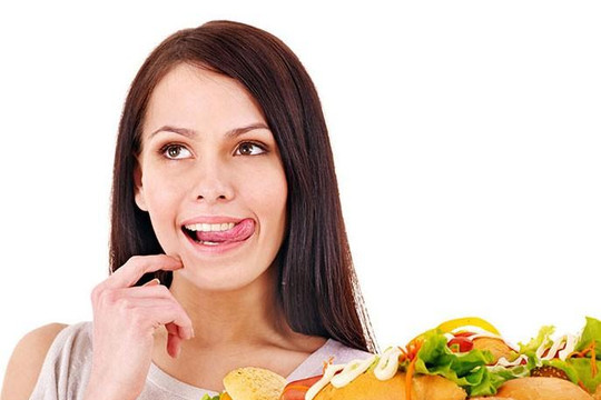 Phụ nữ ăn nhiều thức ăn nhanh dễ vô sinh gấp đôi bình thường