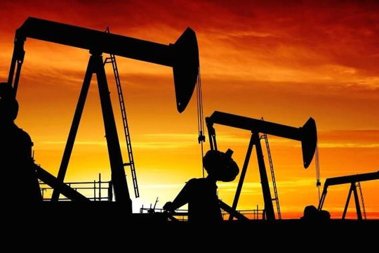 Giá dầu tăng phi mã dù Ả Rập Saudi hứa tăng nguồn cung