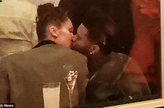 Bella Hadid bị bắt gặp hôn The Weeknd tại LHP Cannes, khẳng định tin đồn tái hợp 