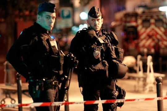 Cảnh sát Pháp bắn chết nghi phạm tấn công khủng bố bằng dao