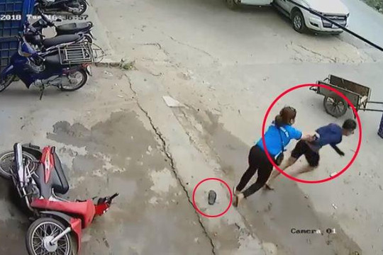 Bị thiếu nữ truy đuổi, thanh niên trộm xe máy vứt dép bỏ chạy