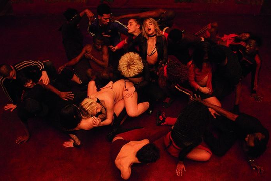 Phim 18+ về nhóm vũ công phê thuốc có nhiều cảnh sex và bạo lực đoạt giải ở Cannes