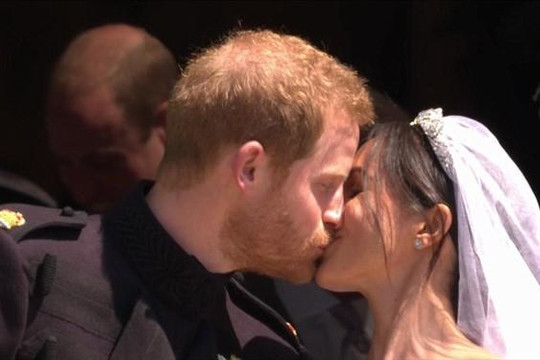 Khung cảnh lãng mạn khi hoàng tử Harry và Meghan trao lời thề nguyện tại điện Windsor