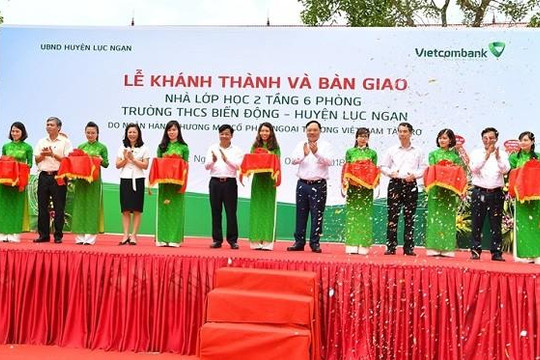 Khánh thành và bàn giao nhà lớp học do Vietcombank tài trợ 3 tỉ đồng