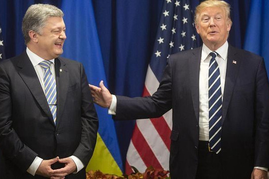 Báo Anh: Ukraine chi tiền khủng để ông Poroshenko gặp ông Trump trước ông Putin