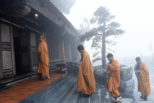 Hành hương mùa Phật đản, tăng ni được miễn phí vé cáp treo Fansipan
