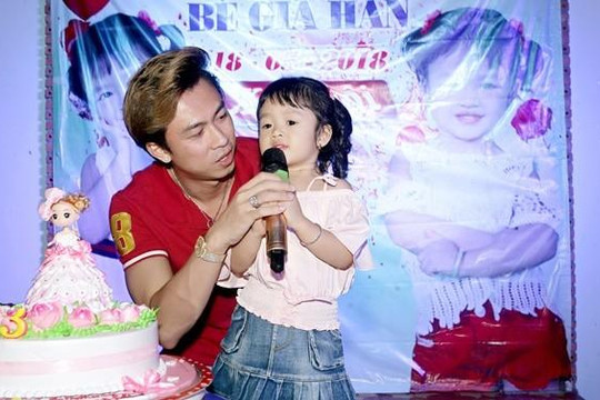 Hồ Việt Trung được bạn bè ủng hộ khi thừa nhận có con riêng 