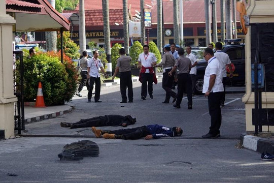 Bắt cựu sinh viên Indonesia dùng  bom ‘mẹ quỷ sứ Satan’ để khủng bố 