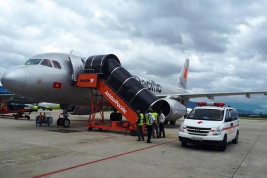Máy bay từ Hà Nội đi Đà Lạt hạ cánh khẩn xuống Đà Nẵng để cứu khách