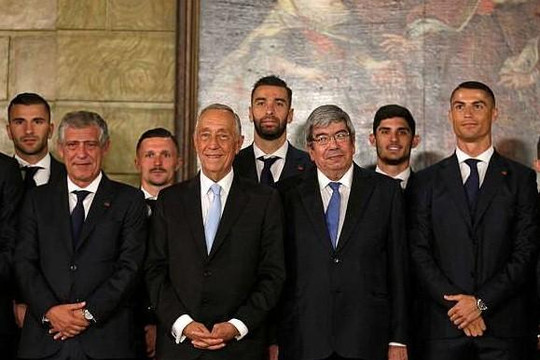 Ronaldo được cả Tổng thống và Chủ tịch QH Bồ Đào Nha đích thân úy lạo