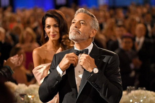 George Clooney rớt nước mắt khi được vợ khen trước mọi người