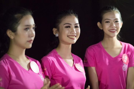 3 thí sinh Hoa hậu Việt Nam bật khóc sau buổi tập