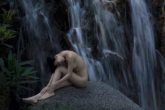 26 bức ảnh nude triển lãm của Thái Phiên ‘nóng bỏng’ đến mức nào?
