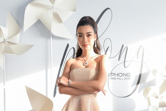 Đỗ Mỹ Linh diện set đồ hơn 3 tỉ đồng tới xem show thời trang của NTK Chung Thanh Phong
