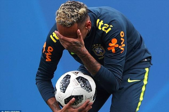 Neymar không thể đá trận Costa Rica vì bị Thuỵ Sĩ chơi xấu, tái phát chấn thương