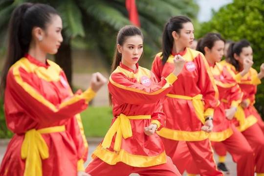 Khi thí sinh Hoa hậu Việt Nam đi quyền trên đất võ Bình Định