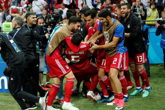 Uất giận vì trọng tài không công nhận bàn thắng vào lưới Tây Ban Nha, thành viên Iran nhập viện cấp cứu 