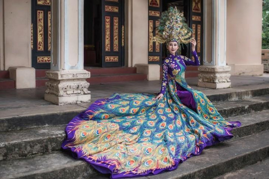 Chi Nguyễn mặc quốc phục nặng 20 kg tranh tài tại Miss Asia World 2018