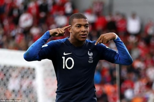  Mbappe đi vào lịch sử bóng đá Pháp sau cú ăn bàn, tiễn Peru về nước