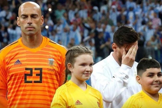 Messi đoán trước Caballero sẽ hại Argentina, giỏi hơn Ronaldo vì 'sút bay' nhà ngàn người