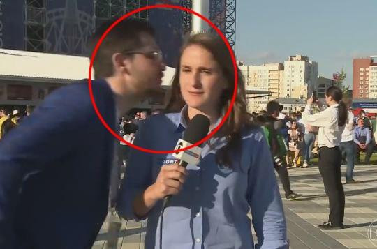 Bị CĐV sàm sỡ khi đưa tin từ World Cup, nữ phóng viên phản ứng bất ngờ