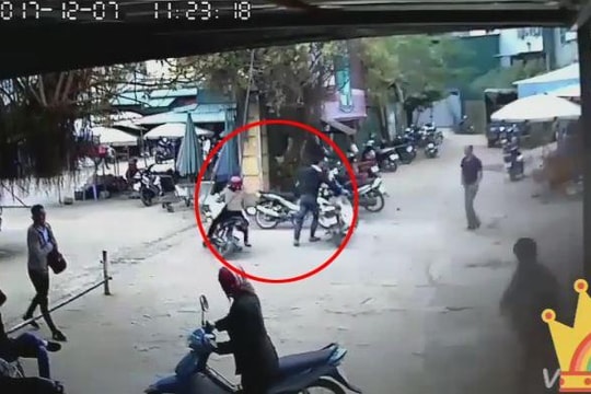 Hoảng hồn trước pha 'quay đầu' có một không hai của nữ 'ninja'