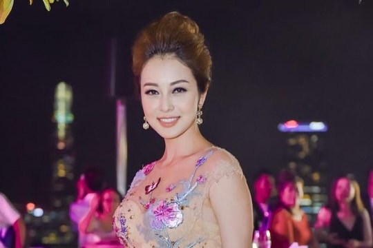 Hoa hậu Jennifer Phạm bất ngờ nhập viện cấp cứu trong đêm