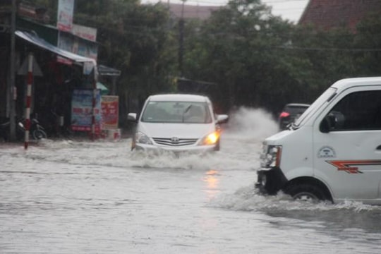 Mưa lớn kéo dài, TP.Hà Tĩnh ngập trên diện rộng