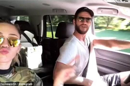 Liam Hemsworth chia sẻ clip vui nhộn bên Miley Cyrus sau tin đồn chia tay 