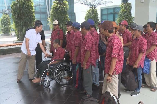 Indonesia trao trả 42 ngư dân Việt Nam về nước