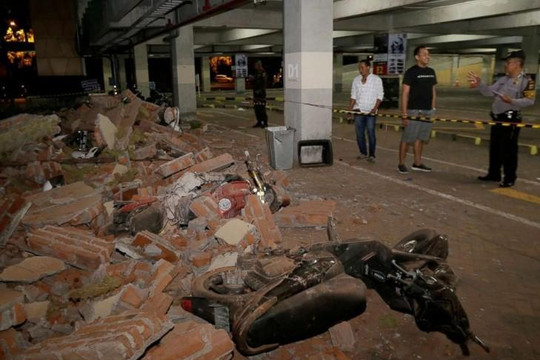 Động đất tại Indonesia khiến 82 người thiệt mạng, rút lại cảnh báo sóng thần
