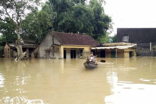 Vùng áp thấp ngày càng mạnh giữa Biển Đông