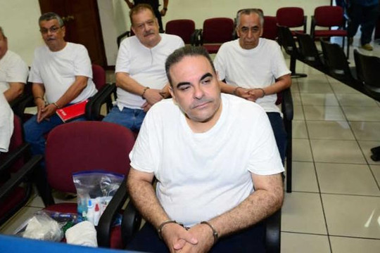 Cựu Tổng thống El Salvador nhận tội tham ô 300 triệu USD