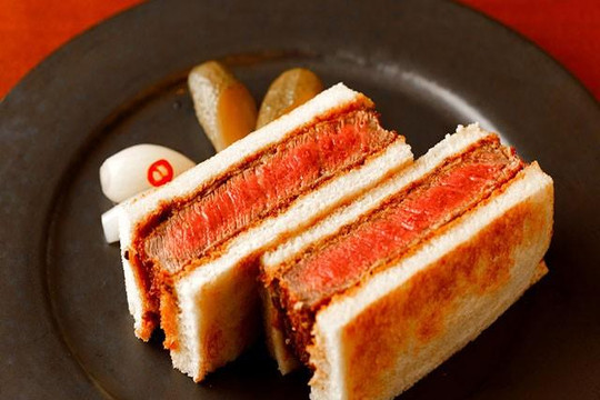 Món sandwich bò Kobe ngon mê mẩn ở Nhật