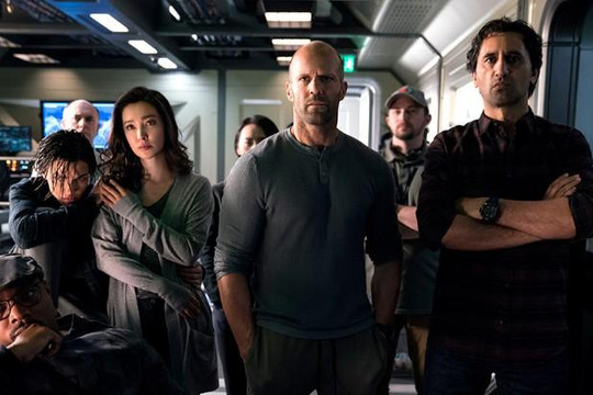 Phim mới của Jason Statham và Lý Băng Băng đứng đầu phòng vé dù bị chê dở