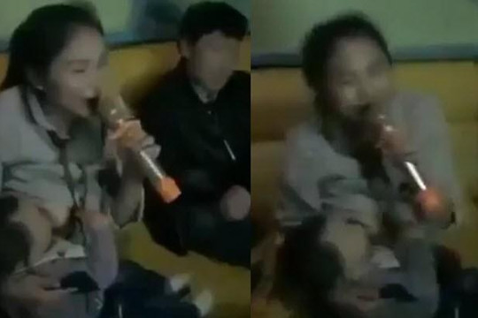 Clip mẹ vừa cho con bú vừa hát karaoke với nhóm bạn