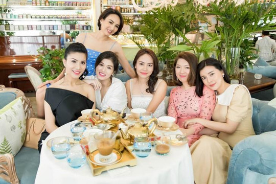 Dàn người đẹp Hoa hậu du lịch Việt Nam 2008 gặp lại nhau sau 10 năm 