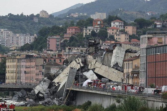 Sập cầu đường bộ ở Ý, hàng chục người chết
