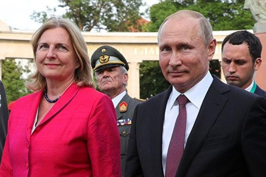Ông Putin tặng quà cưới gì cho nữ Ngoại trưởng Áo ?