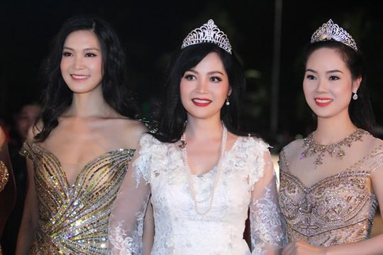 Các hoa hậu cùng khoe sắc trong đêm Gala 30 năm Hoa hậu Việt Nam